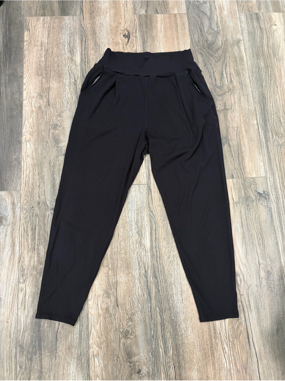 Vuori Black Relaxed Waistband Joggers